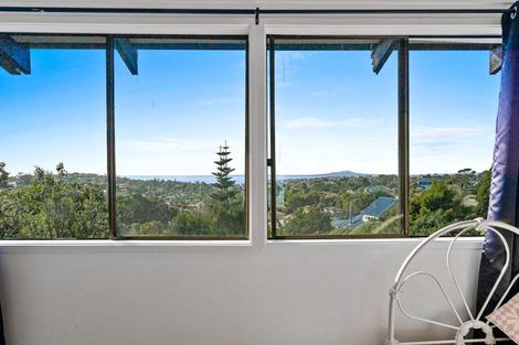 Photo of property in 1/813 East Coast Road, Northcross, Auckland, 0630
