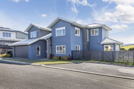 Photo of property in 60 Saint Ives Drive, Camborne, Porirua, 5026