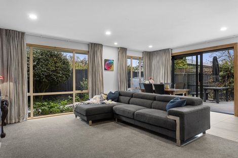 Photo of property in 33 Dee Street, St Albans, Christchurch, 8014