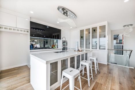 Photo of property in 23 Bartells Drive, Goodwood Heights, Auckland, 2105