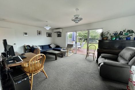 Photo of property in 2/24 Bedford Street, Te Atatu South, Auckland, 0610