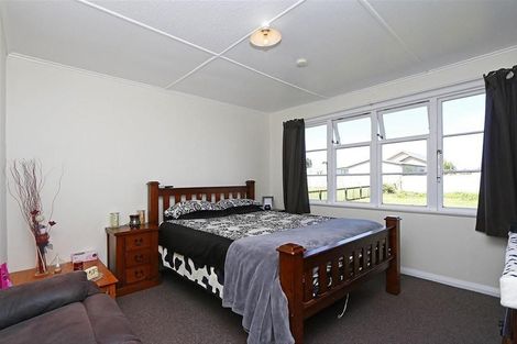 Photo of property in 18 Railway Street, Eltham, 4322