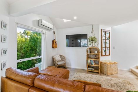Photo of property in 96a Wade River Road, Stanmore Bay, Whangaparaoa, 0932