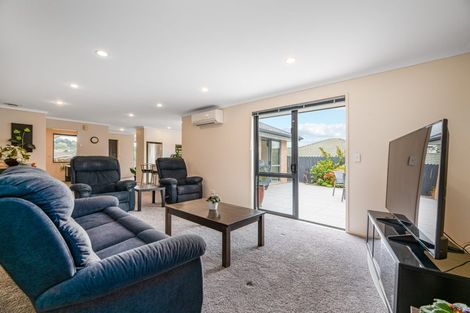 Photo of property in 9 Chelmsley Avenue, Henderson, Auckland, 0612