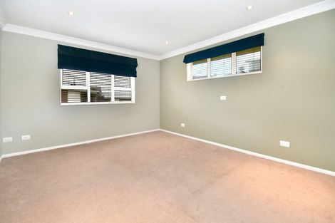 Photo of property in 52 Grovenor Drive, Orewa, 0931