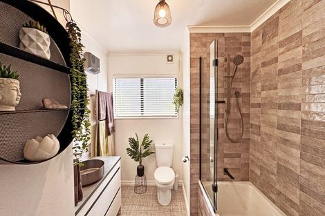 Photo of property in 131 Chelsea View Drive, Chatswood, Auckland, 0626