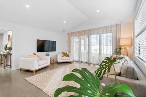 Photo of property in 24 Maturiki Drive, One Tree Point, 0118