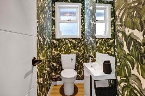 Photo of property in 12 Green Lane, Hawera, 4610