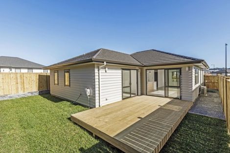 Photo of property in 12 Konoba Avenue, Kumeu, 0810