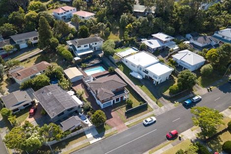 Photo of property in 100 Stapleford Crescent, Browns Bay, Auckland, 0630