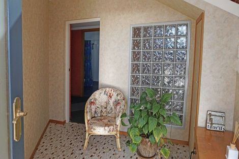 Photo of property in 104 Marine Parade, Bluff, 9814