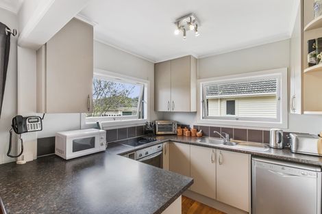 Photo of property in 20 Grove Road, Papakura, 2110