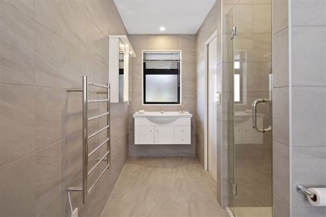 Photo of property in 11 Hilltop Lane, Mount Pleasant, Christchurch, 8081