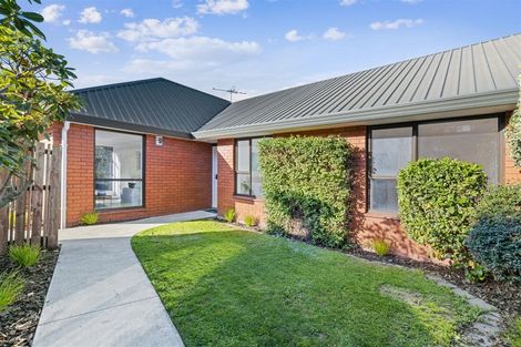 Photo of property in 2/11 Gatonby Place, Avonhead, Christchurch, 8042