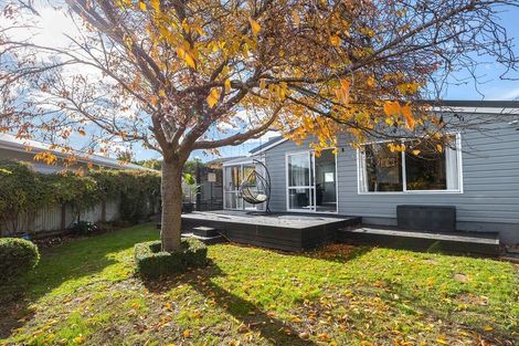 Photo of property in 8 Vista Crescent, Maoribank, Upper Hutt, 5018