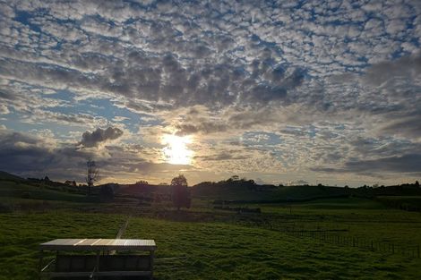 Photo of property in 52 Medhurst Road North, Bombay, 2675