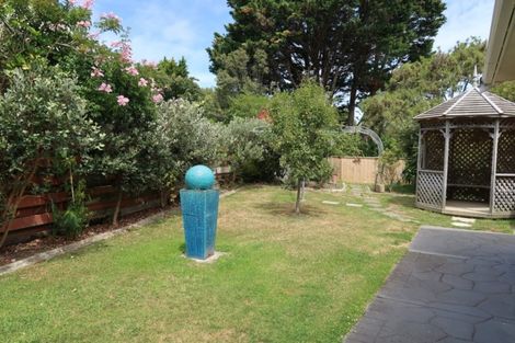 Photo of property in 75 Nimmo Avenue East, Waikanae, 5036