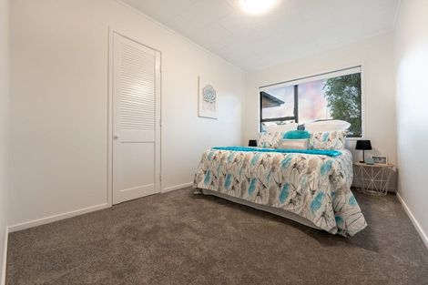 Photo of property in 2/17 Landsdale Place, Massey, Auckland, 0614