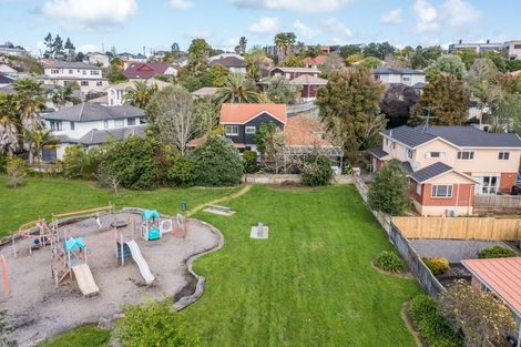 Photo of property in 15 Margaret Henry Crescent, Oteha, Auckland, 0632