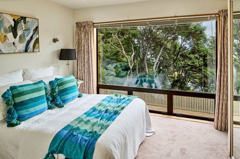 Photo of property in 9 Whiorau Grove, Lowry Bay, Lower Hutt, 5013