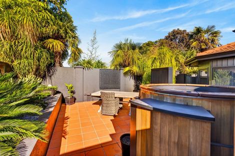 Photo of property in 8 Selwyn Road, Hospital Hill, Napier, 4110