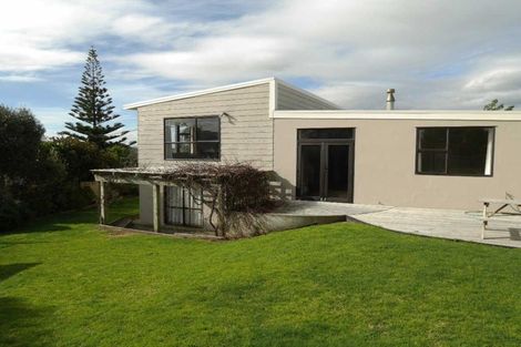 Photo of property in 51 William Street, Waikanae Beach, Waikanae, 5036