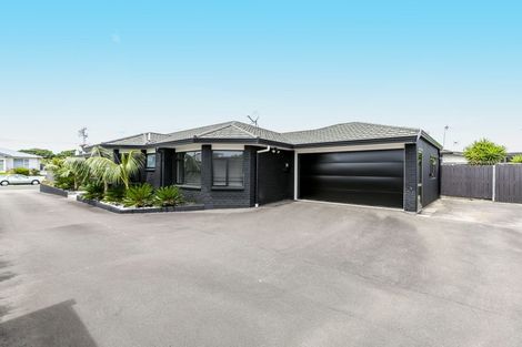 Photo of property in 24 Sackville Street, Fitzroy, New Plymouth, 4312