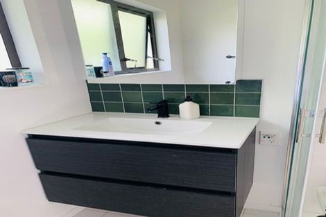 Photo of property in 2/72 Aeroview Drive, Beach Haven, Auckland, 0626