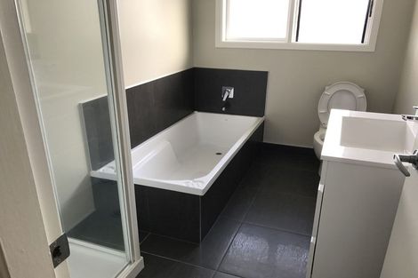 Photo of property in 2/14 Mona Vale, West Harbour, Auckland, 0618