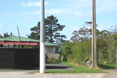 Photo of property in 1/111 Hobsonville Road, West Harbour, Auckland, 0618