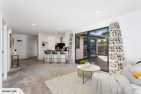 Photo of property in 17 Admirals Court Drive, Greenhithe, Auckland, 0632