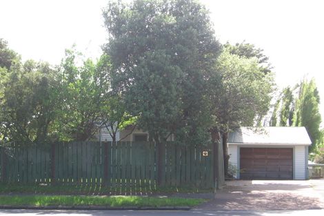 Photo of property in 1/275 Great North Road, Henderson, Auckland, 0612
