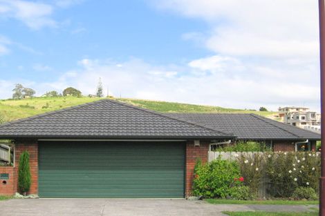 Photo of property in 8 Crimson Park, Oteha, Auckland, 0632