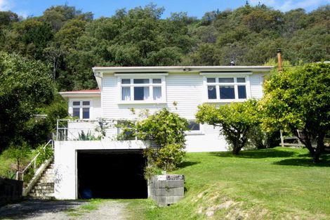 Photo of property in 45 Milton Terrace, Picton, 7220