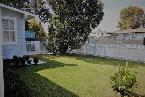 Photo of property in 12 Kambalda Street, Mangere Bridge, Auckland, 2022