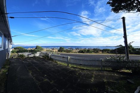 Photo of property in 170 The Esplanade, Island Bay, Wellington, 6023