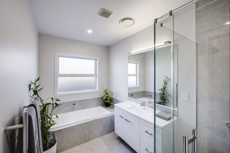 Photo of property in 54 Eriksen Road, Te Awa, Napier, 4110