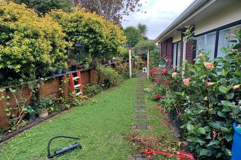 Photo of property in 1/98 Manhattan Heights, Glendene, Auckland, 0602