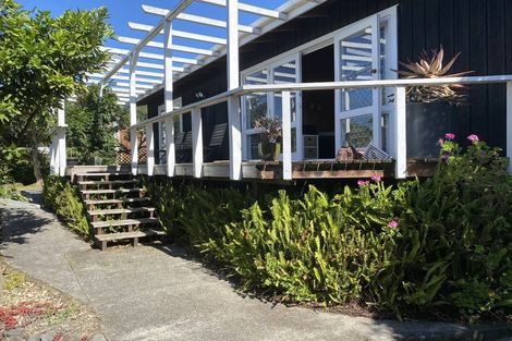 Photo of property in 6 Flaxmere Street, Waikanae Beach, Waikanae, 5036