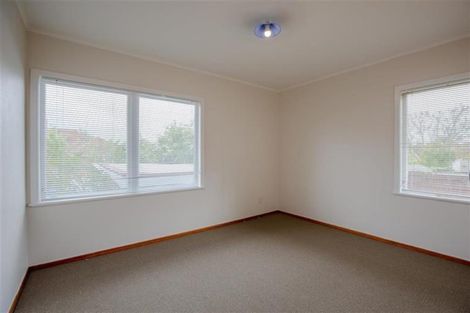 Photo of property in 28 Larnoch Road, Henderson, Auckland, 0610