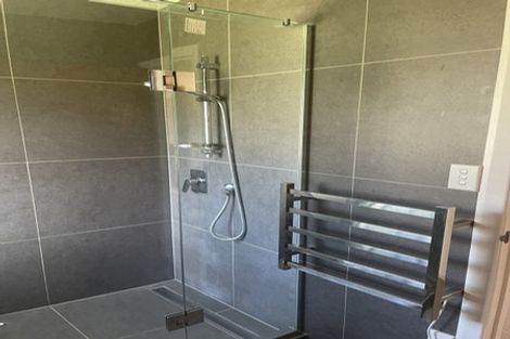 Photo of property in 11 Santiago Crescent, Unsworth Heights, Auckland, 0632