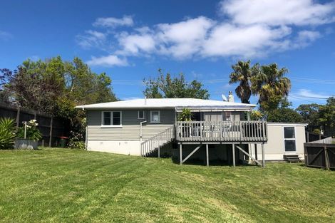 Photo of property in 5 Duncan Avenue, Te Atatu South, Auckland, 0610