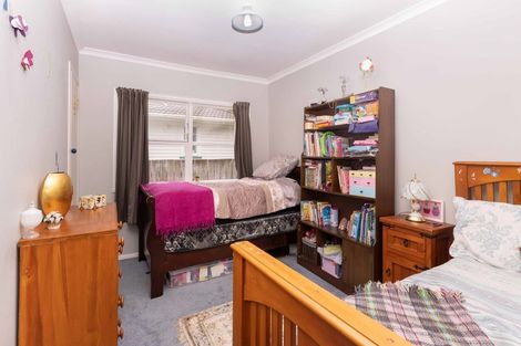 Photo of property in 24a Lyndhurst Road, Tawa, Wellington, 5028