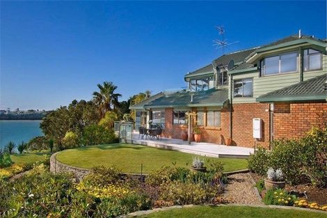 Photo of property in 100 Stanley Point Road, Stanley Point, Auckland, 0624