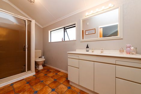 Photo of property in 19 Haast Place, Awapuni, Palmerston North, 4412