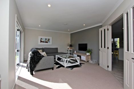 Photo of property in 17 Whiting Crescent, Greenmeadows, Napier, 4112