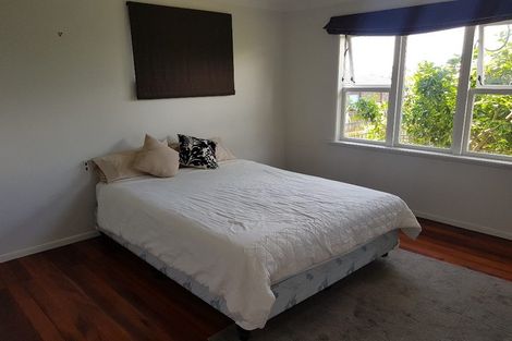 Photo of property in 37 Edmonton Road, Henderson, Auckland, 0612