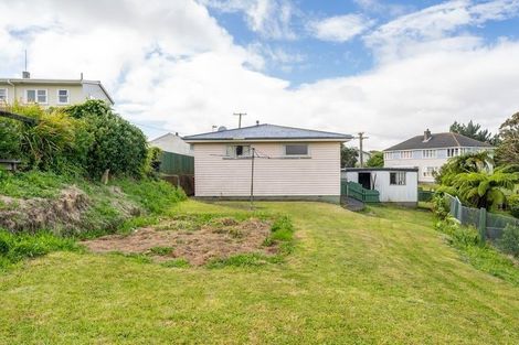 Photo of property in 6 Worcester Place, Cannons Creek, Porirua, 5024