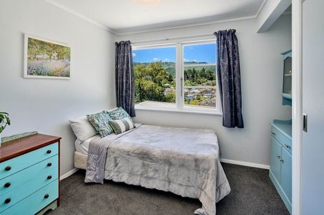 Photo of property in 22 Rintoul Grove, Stokes Valley, Lower Hutt, 5019
