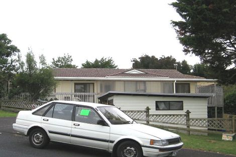 Photo of property in 4 Fitzherbert Avenue, West Harbour, Auckland, 0618